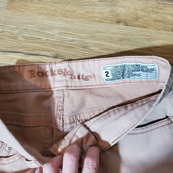 (#1) Rocks & Indigo Jeans Size 2 - Picture 3 of 5